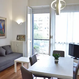 New Renovated With Balcony Porta Romana Appartamento Milano